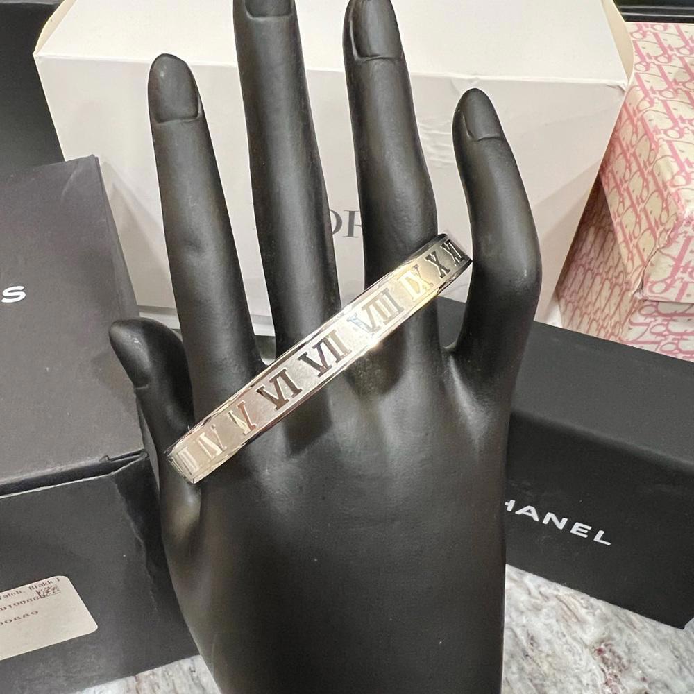 NEW Luxe Brushed Silver Atlas X Cuff Style Bracelet (LVXX21)